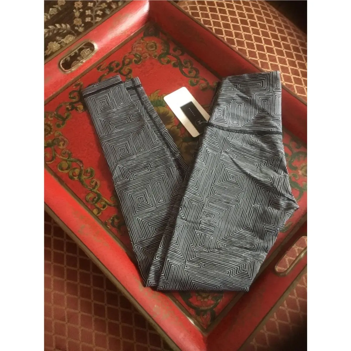 Lululemon clothing - Black/white 3