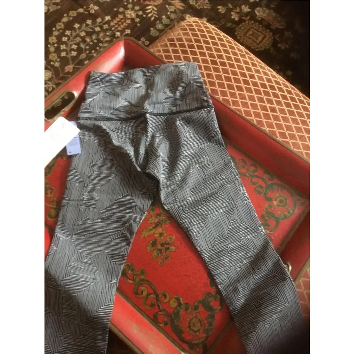Lululemon clothing - Black/white 5