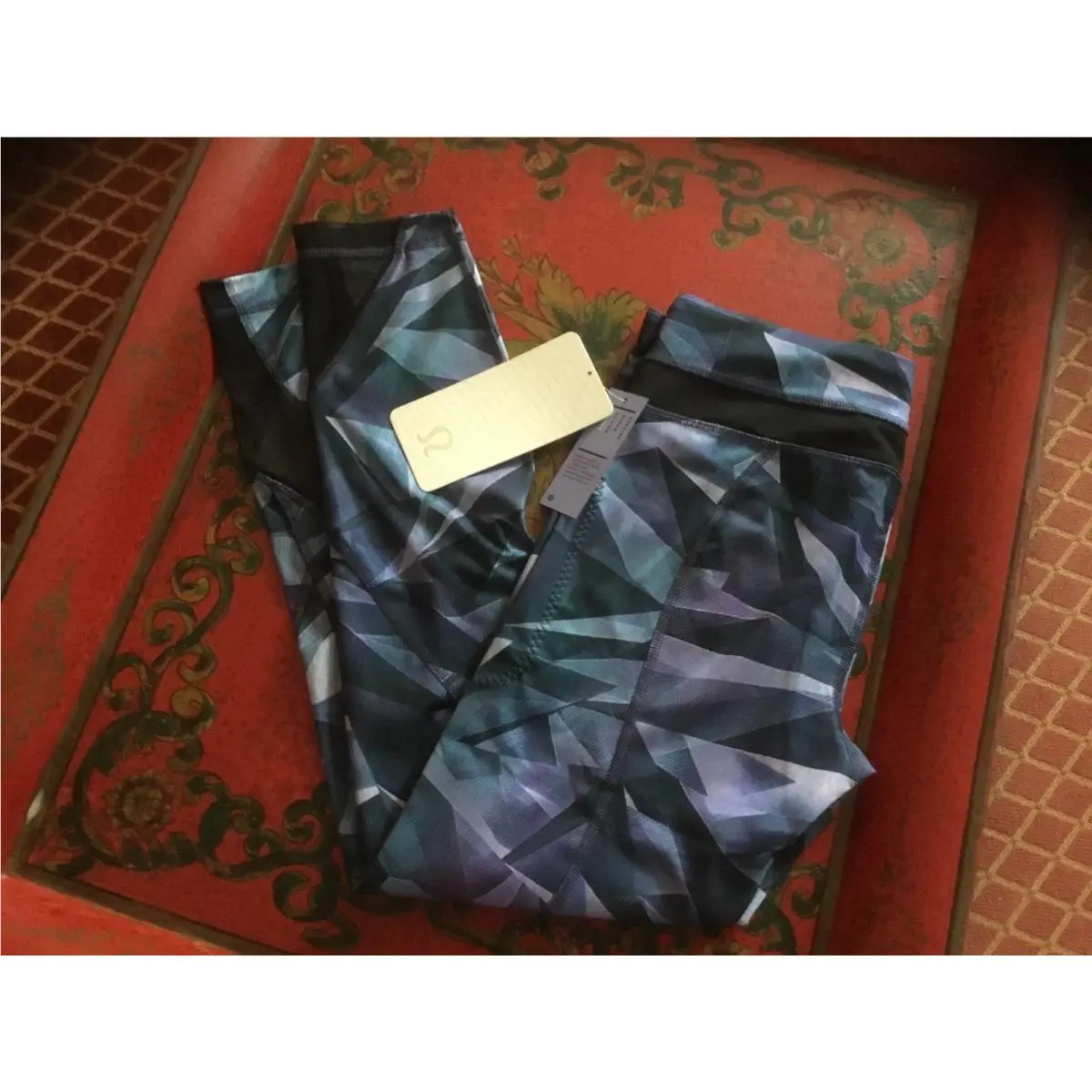 Lululemon clothing - Pretty prism multi/black 5
