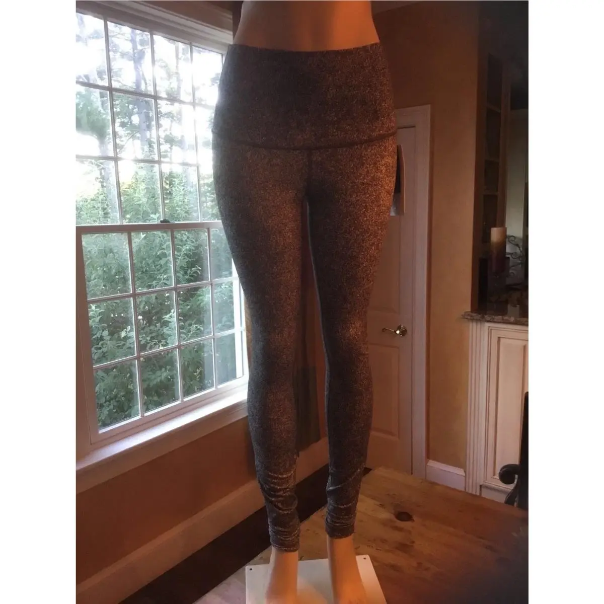 Lululemon clothing - RIOD BLACK/WHITE 6