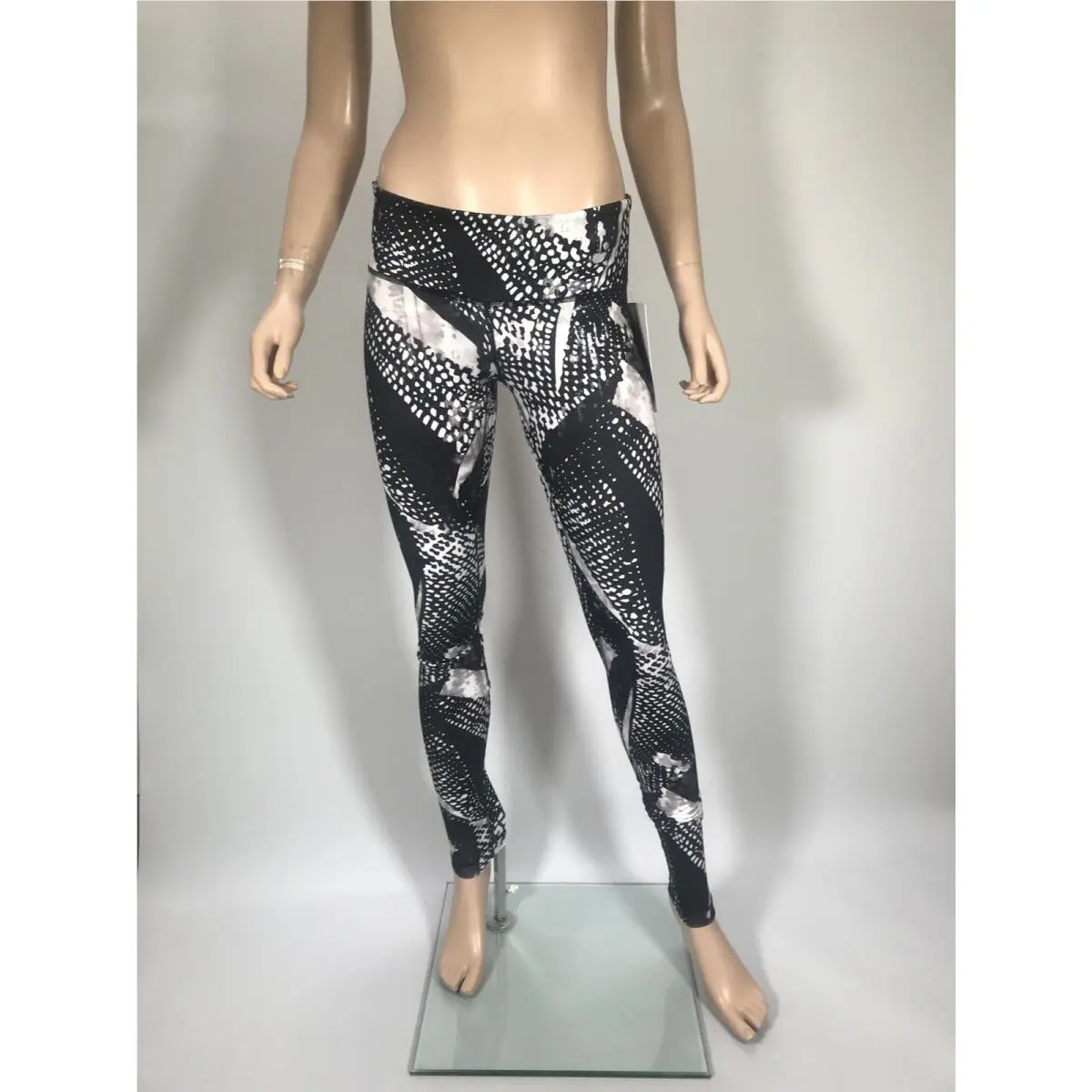 Lululemon clothing - White 3