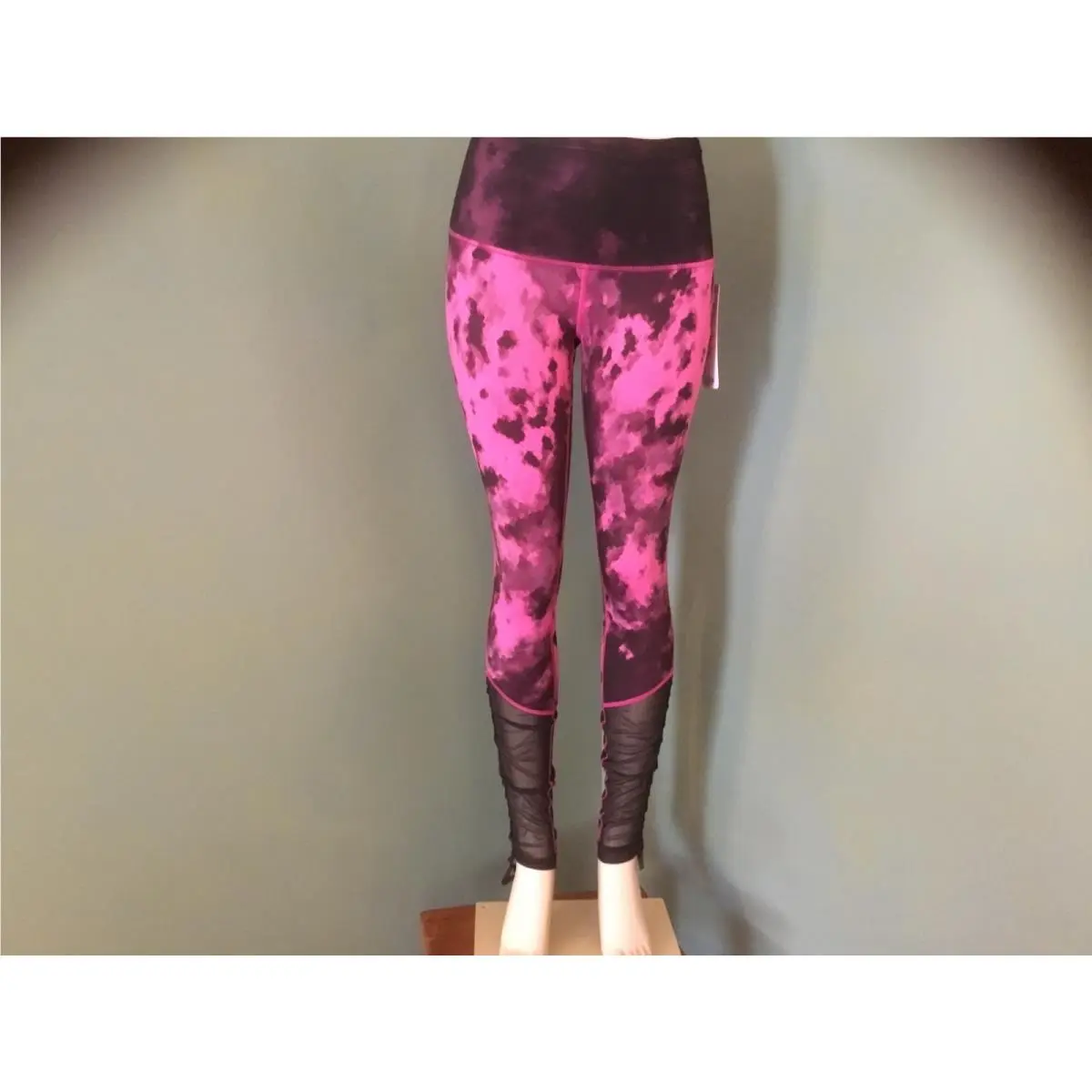 Lululemon clothing - Blooming Rasberry Pixie Black 6