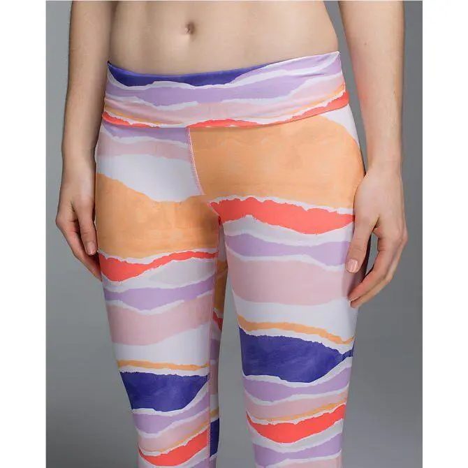 Lululemon clothing - bleacher stripe white iris flower 7