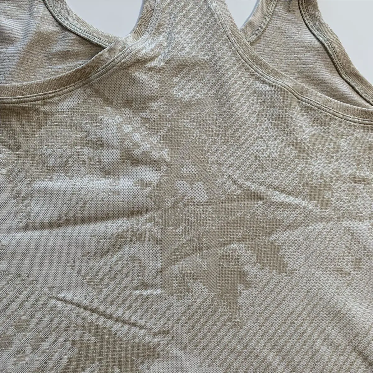 Lululemon clothing - Beige 11