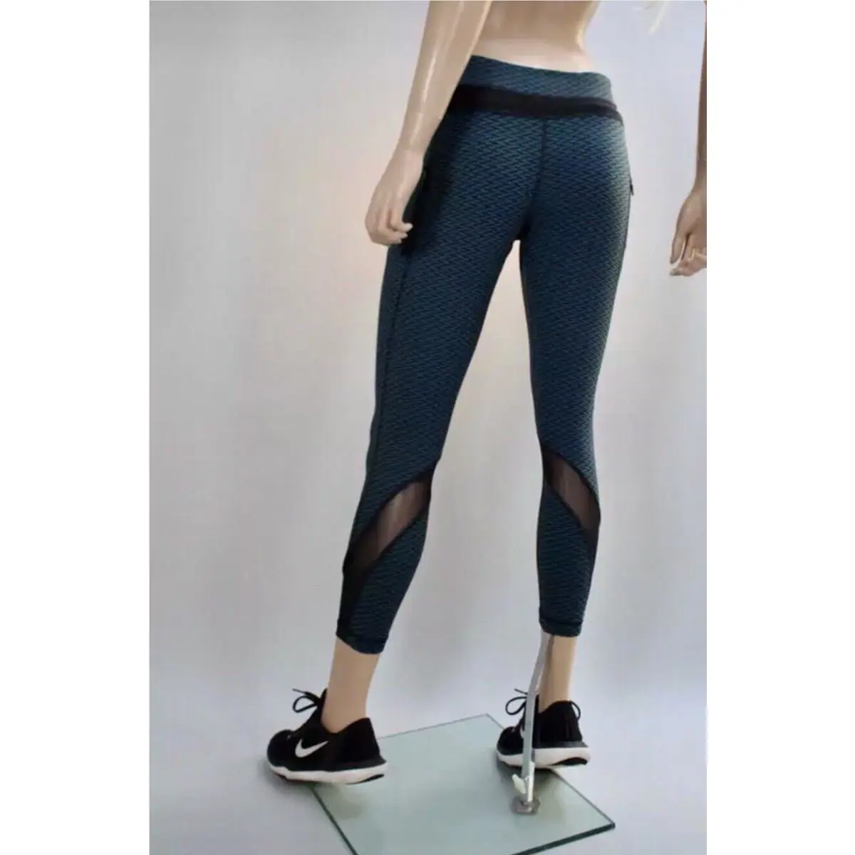 Lululemon clothing - Teal & Black 1