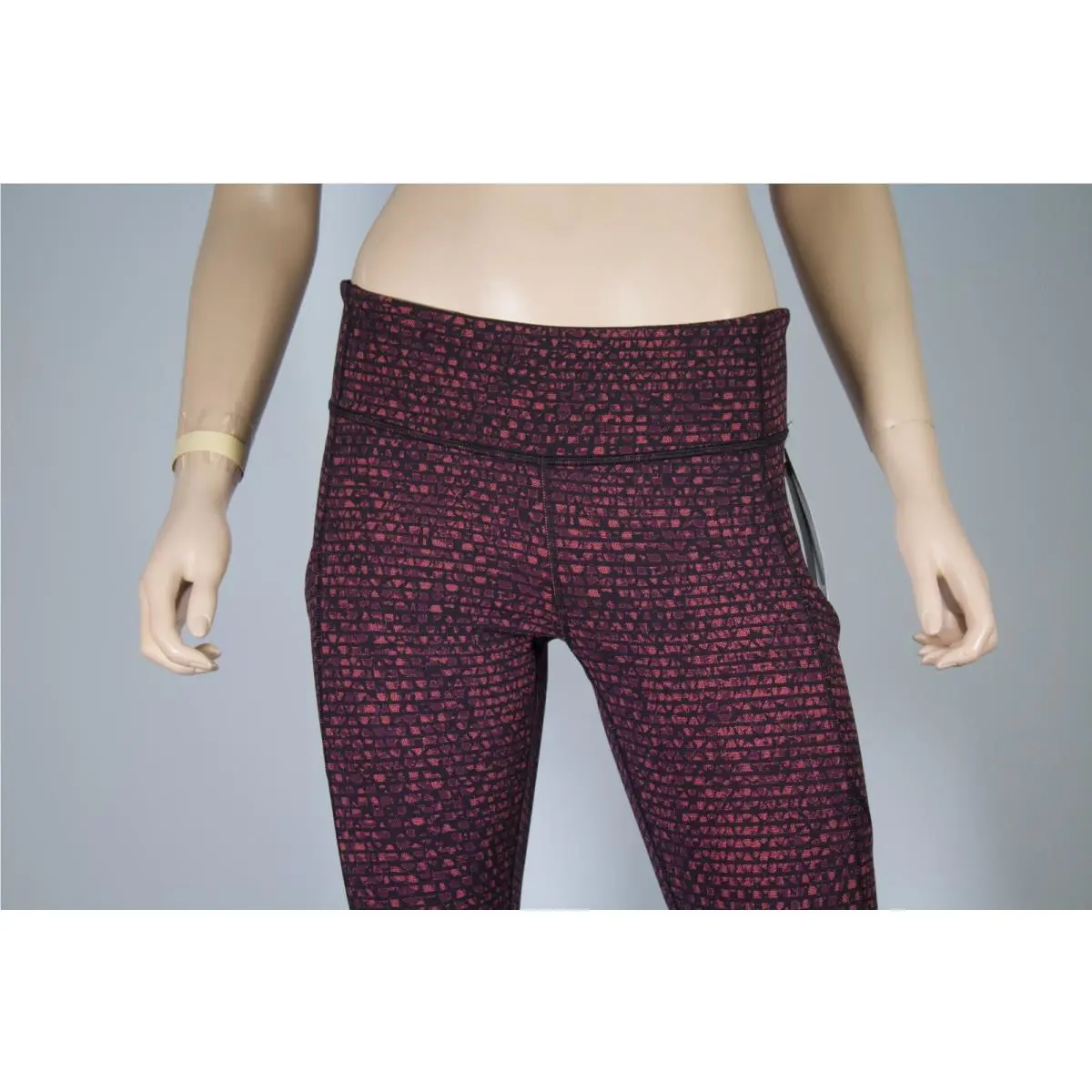 Lululemon clothing - Red & Black 1