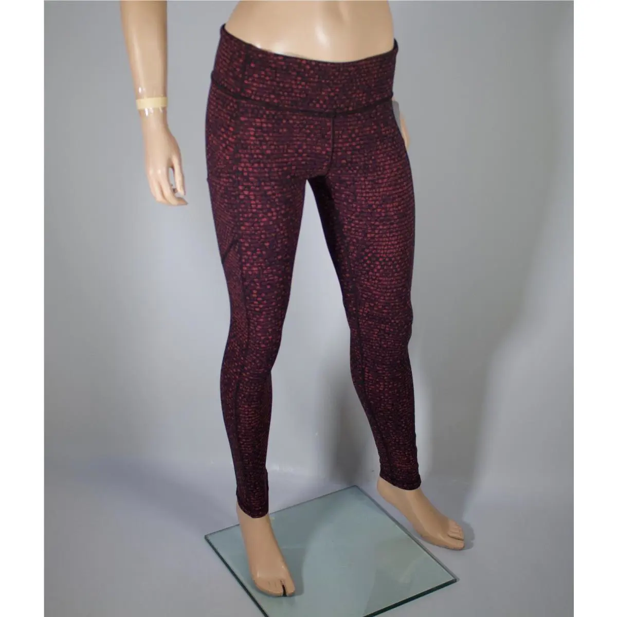 Lululemon clothing - Red & Black 5