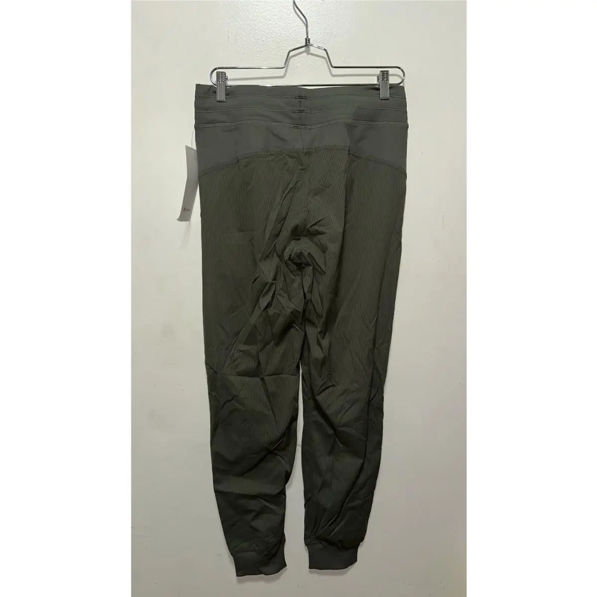 Lululemon clothing  - ARMY GREEN 1