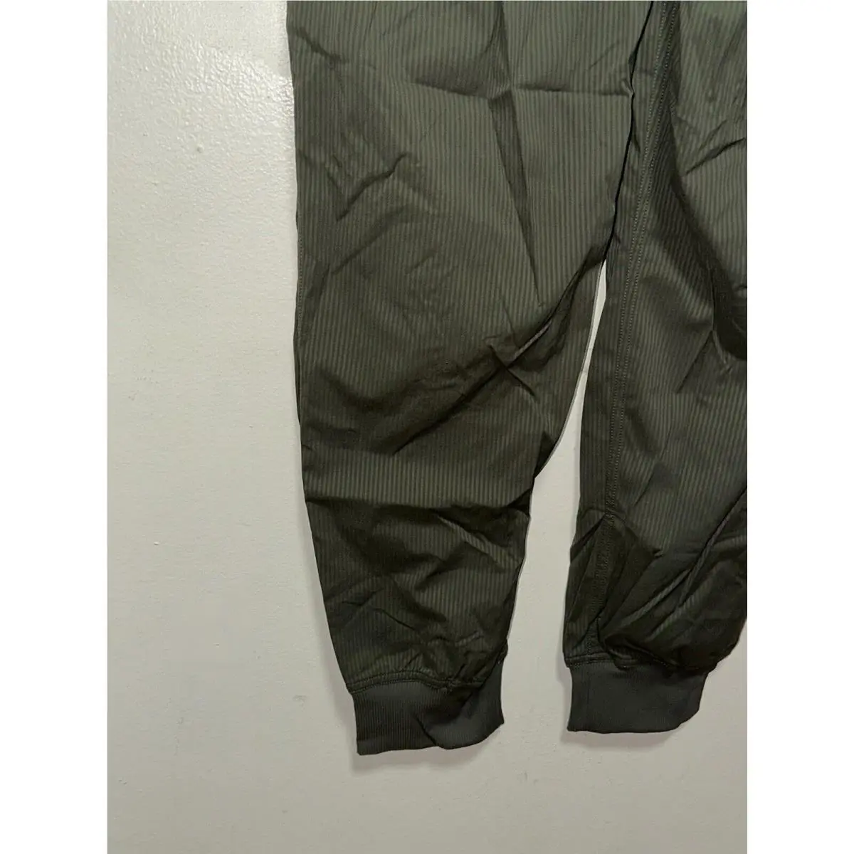 Lululemon clothing  - ARMY GREEN 2