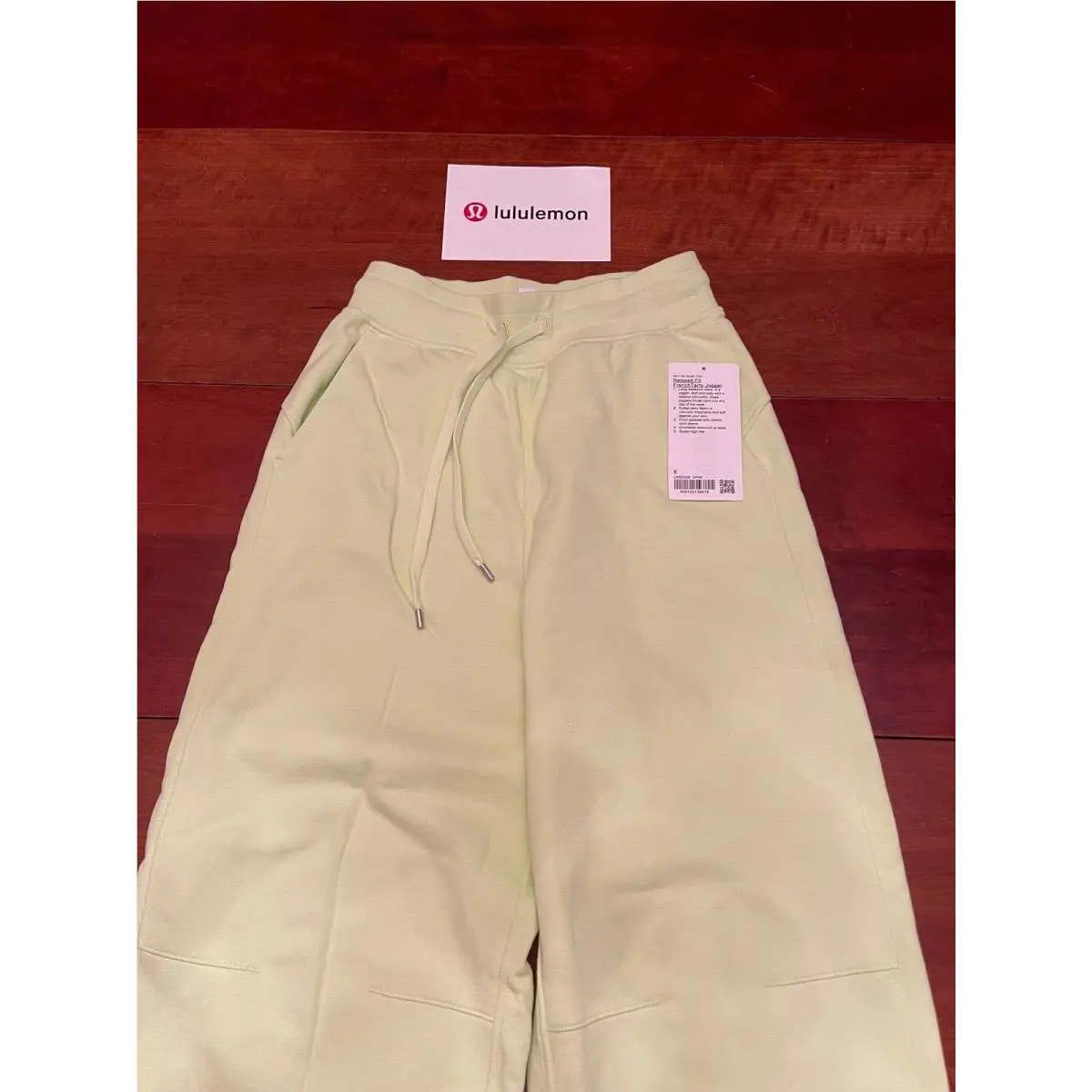 Lululemon clothing - CRISP Green CPGN 4