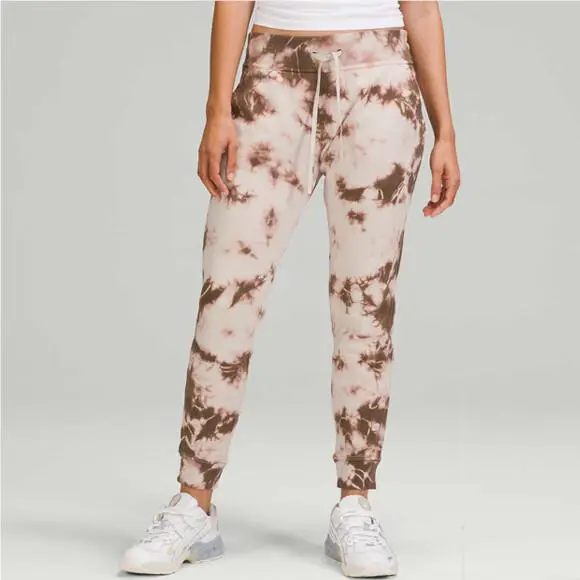 Lululemon clothing - Earth Dye Sand 2