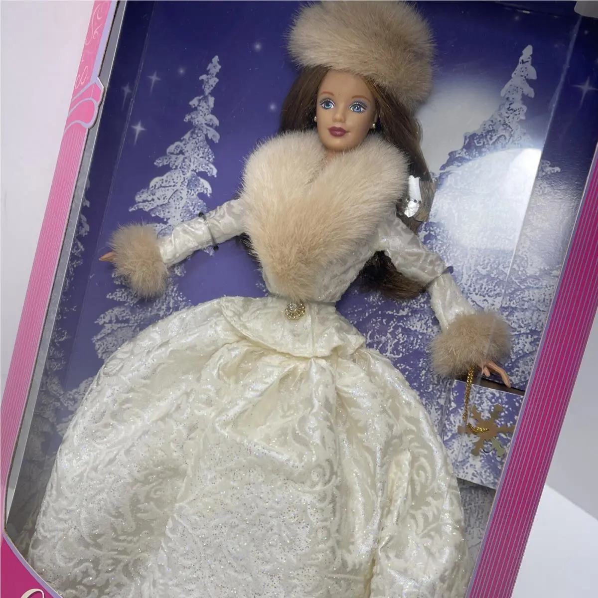 Winter Evening Barbie Special Edition Brunette 19220 Mattel Vintage 1998