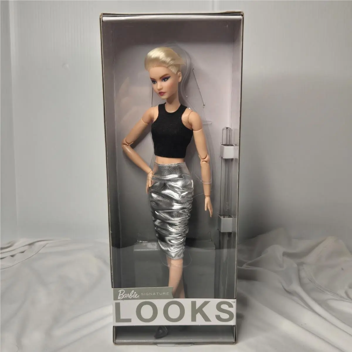 Barbie Signature Looks 8 HCB78 Blonde Pixie Andra Sculpt Wave 2 Nrfb Mattel