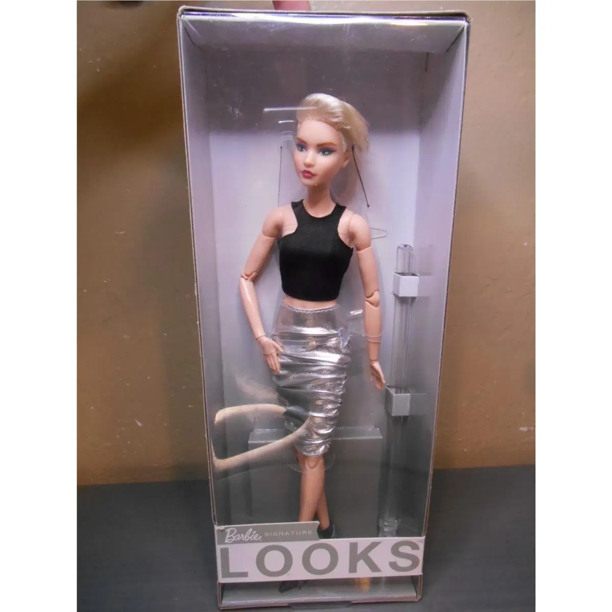 Barbie Signature Looks Model 8 Articulated Collector Barbie Doll