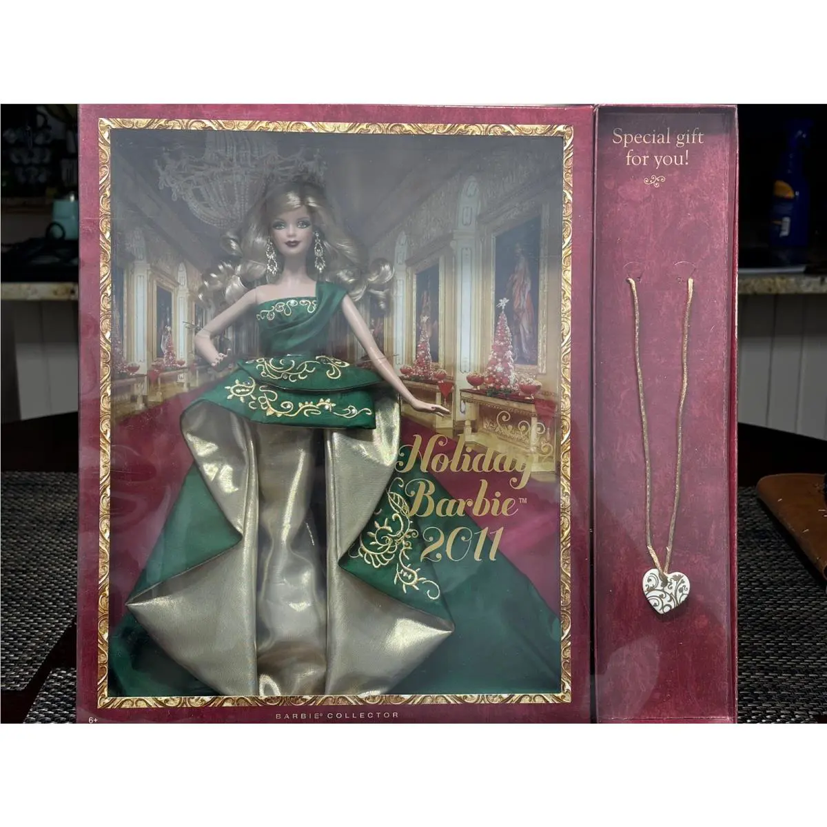 Holiday Barbie 2011 Doll with Special Gift Heart Necklace T7914 - Nrfb
