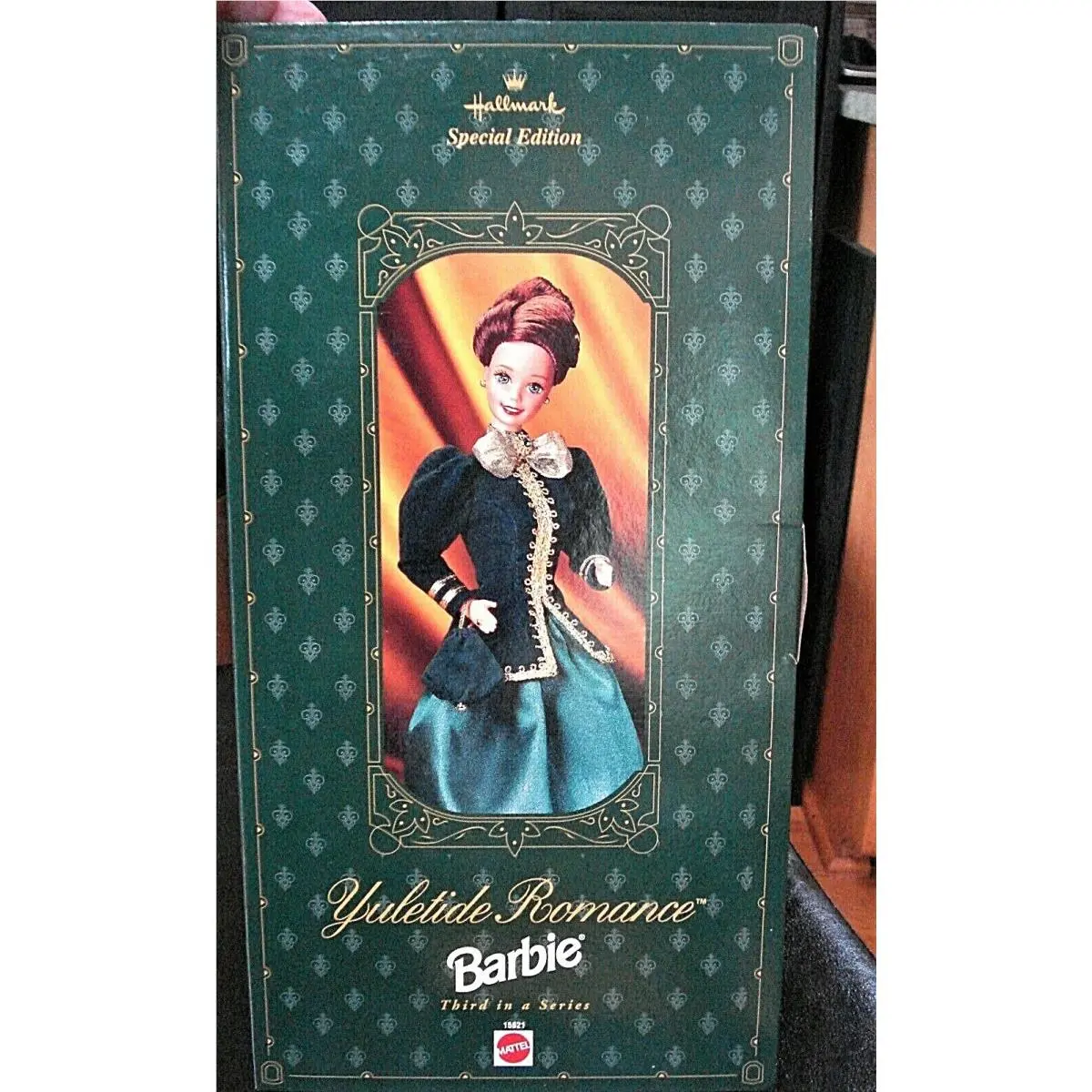 Vintage 1996 Hallmark Special Edition Yuletide Romance Barbie 15621 Nrfb