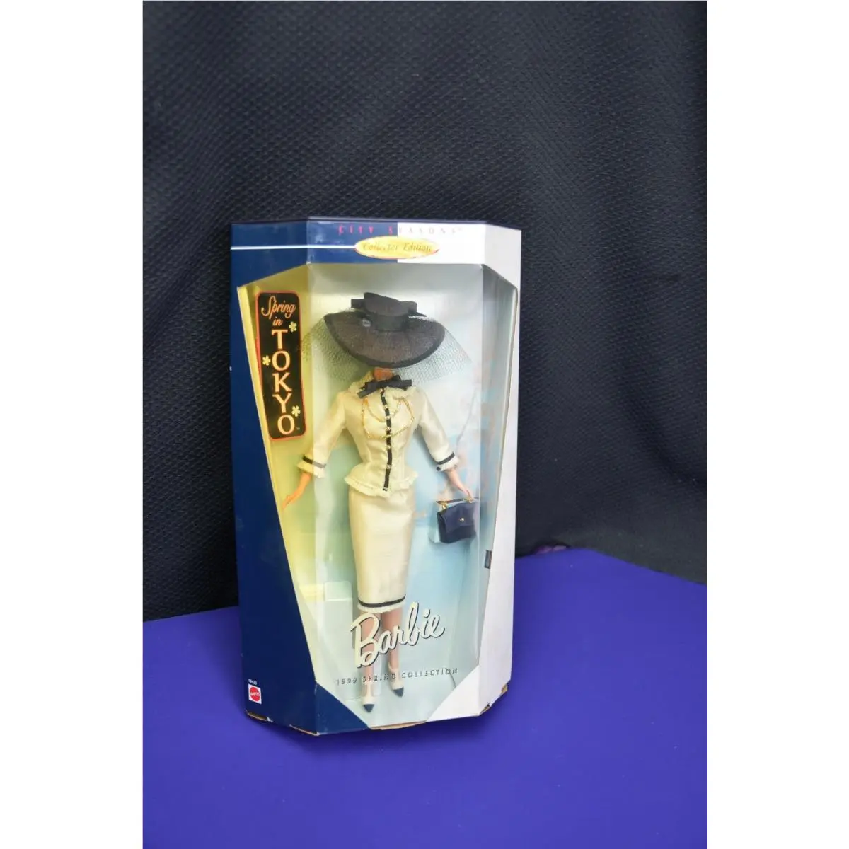 Vintage 1998 Mattel City Seasons “spring in Tokyo Barbie” 19430 Nrfb