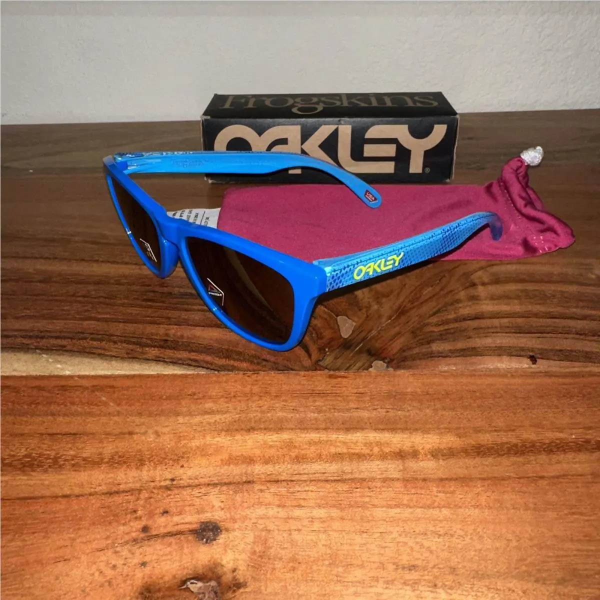 Oakley Sunglasses Frogskins OO9013-K3 Hi Res Polished Sapphire Prizm Black - Frame: Blue, Lens: Blue