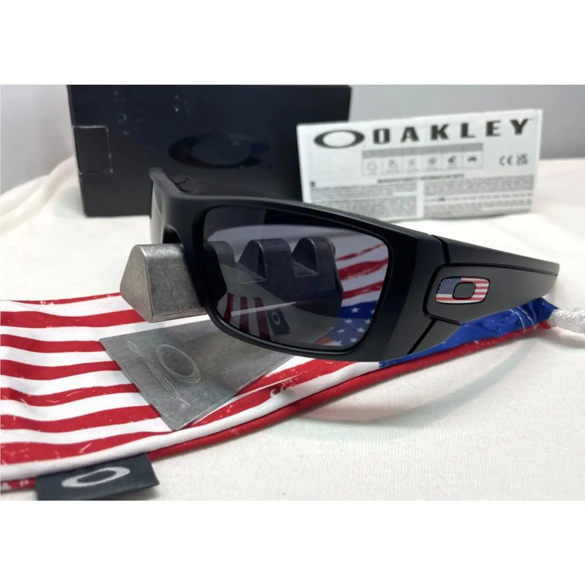 Oakley SI Fuel Cell Matte Black Usa Flag Icons Grey Lenses Sunglasses OO9096-38