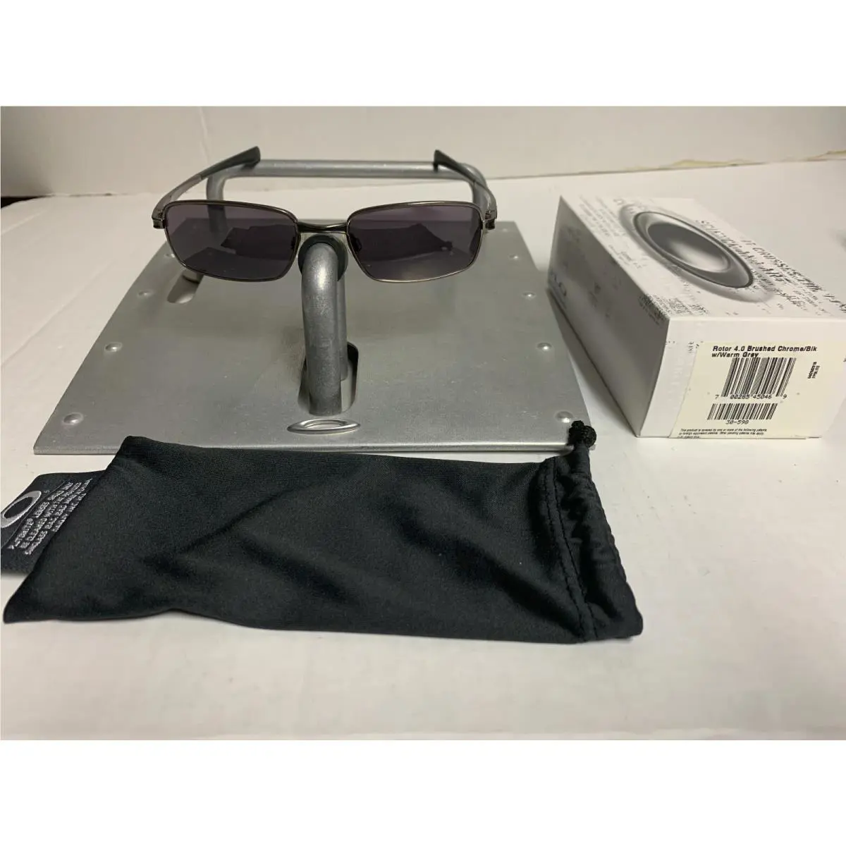 Rotor 4.0 Brushed Chrome Black Frame W/warm Grey Lens 30-598 by Oakley