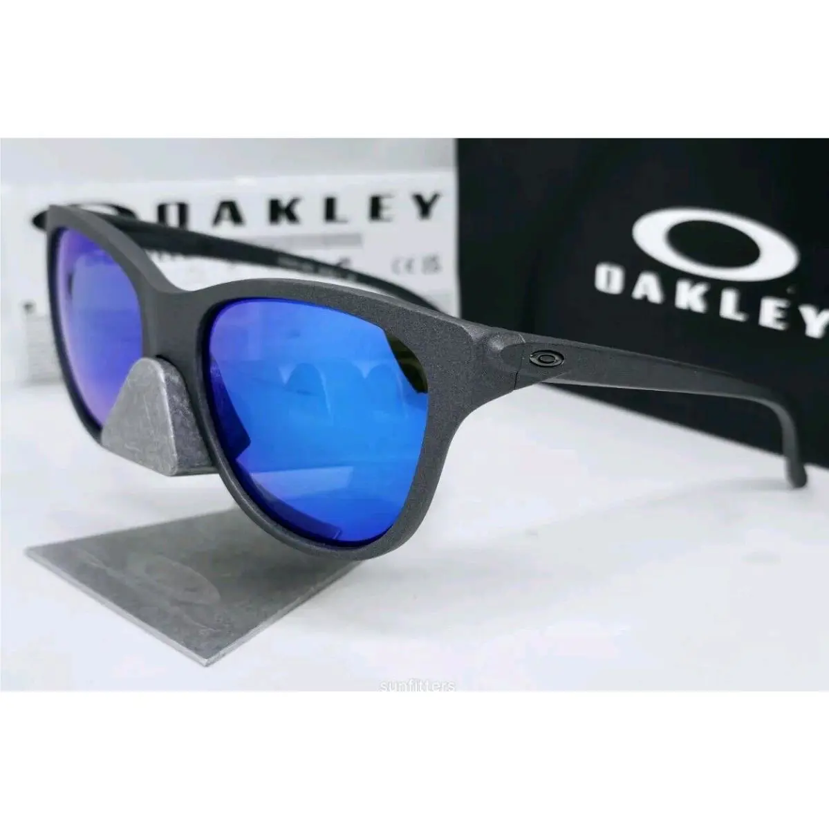 Oakley Hold Out Steel/sapphire Iridium Polarized OO9357-06 Sunglasses