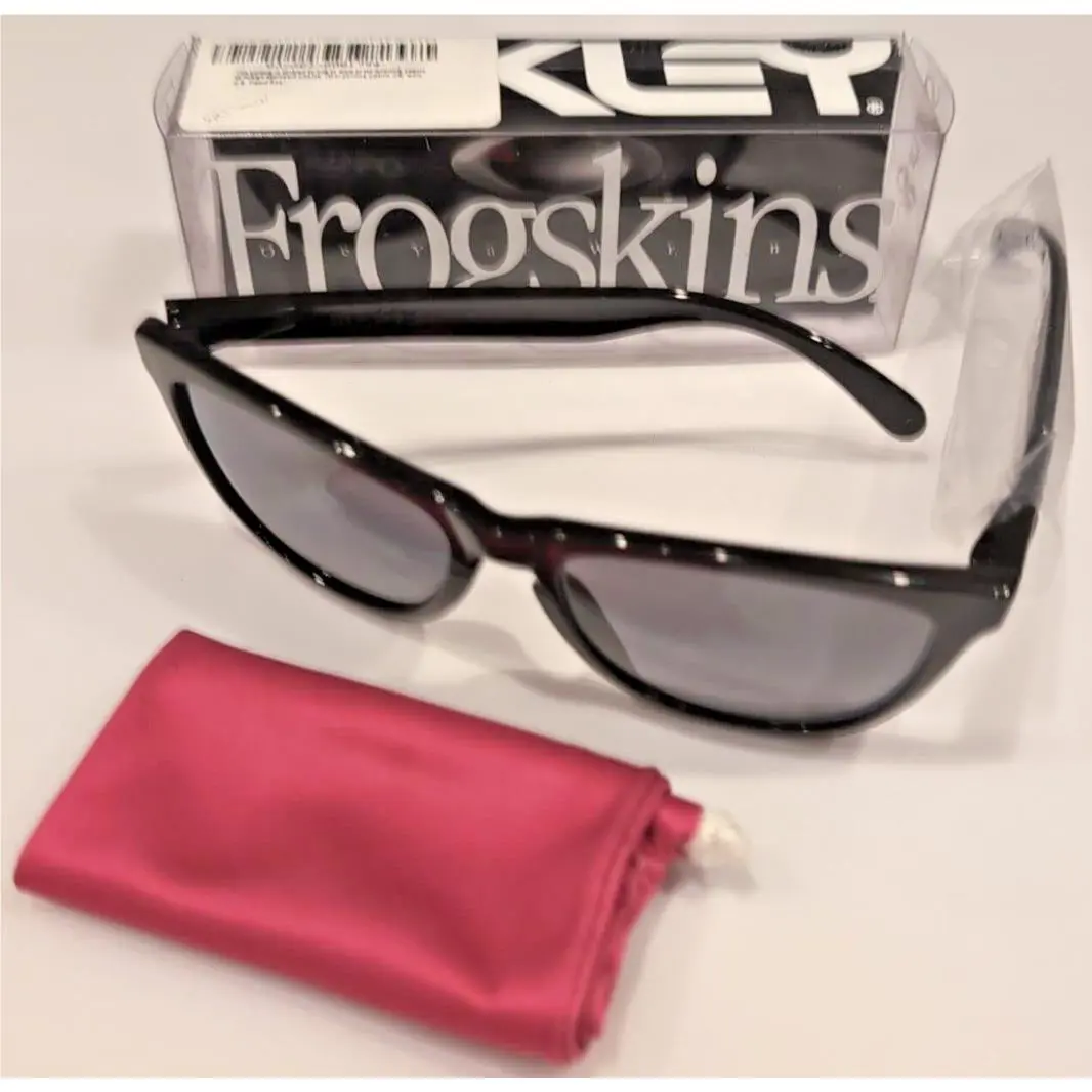 Frogskins Polished Black w/ Polarized Grey Lens. Rarest of The Frogskins by Oakley