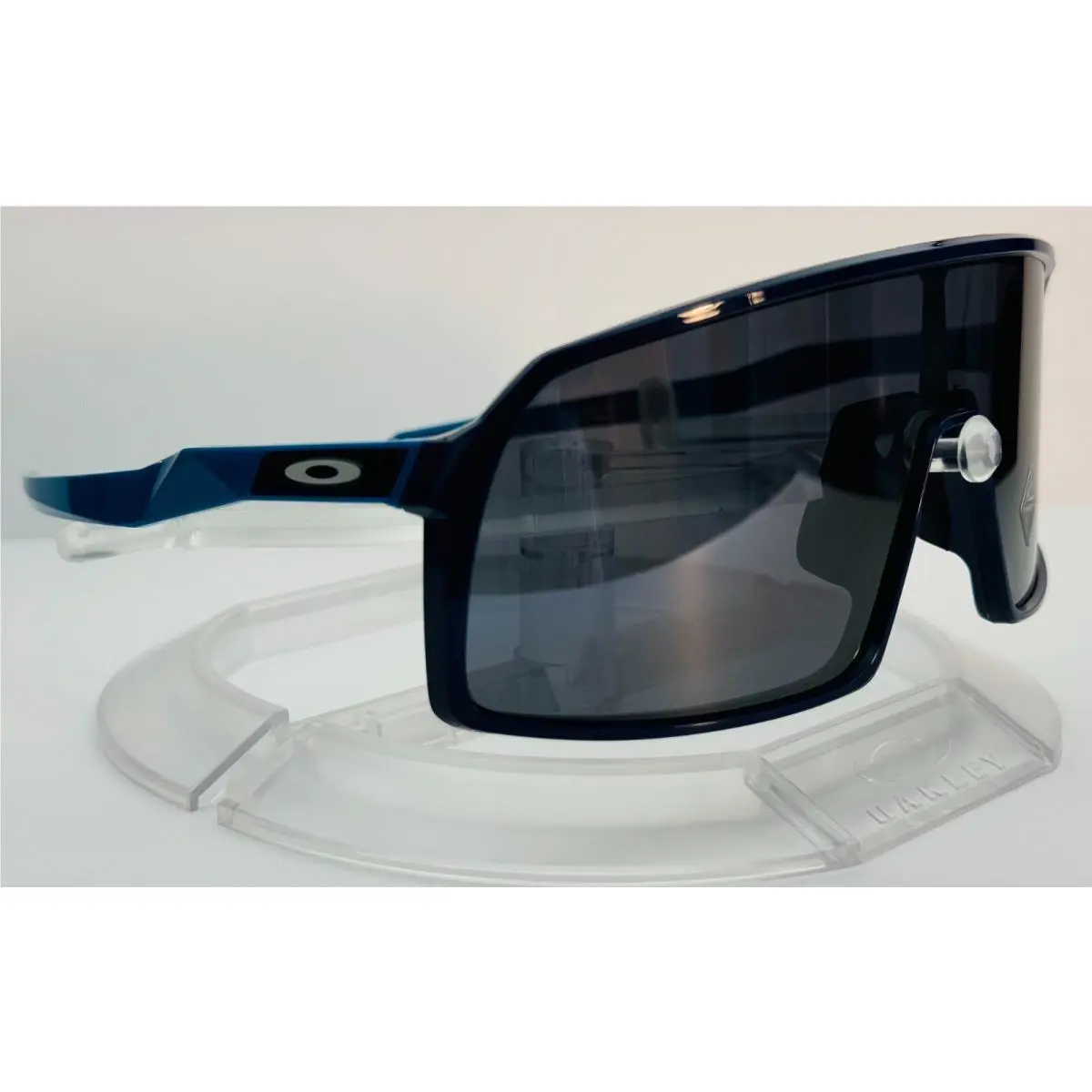 Oakley Sutro Sunglasses / Navy / Balsam / Prizm Black Lens / Sku 009406-33