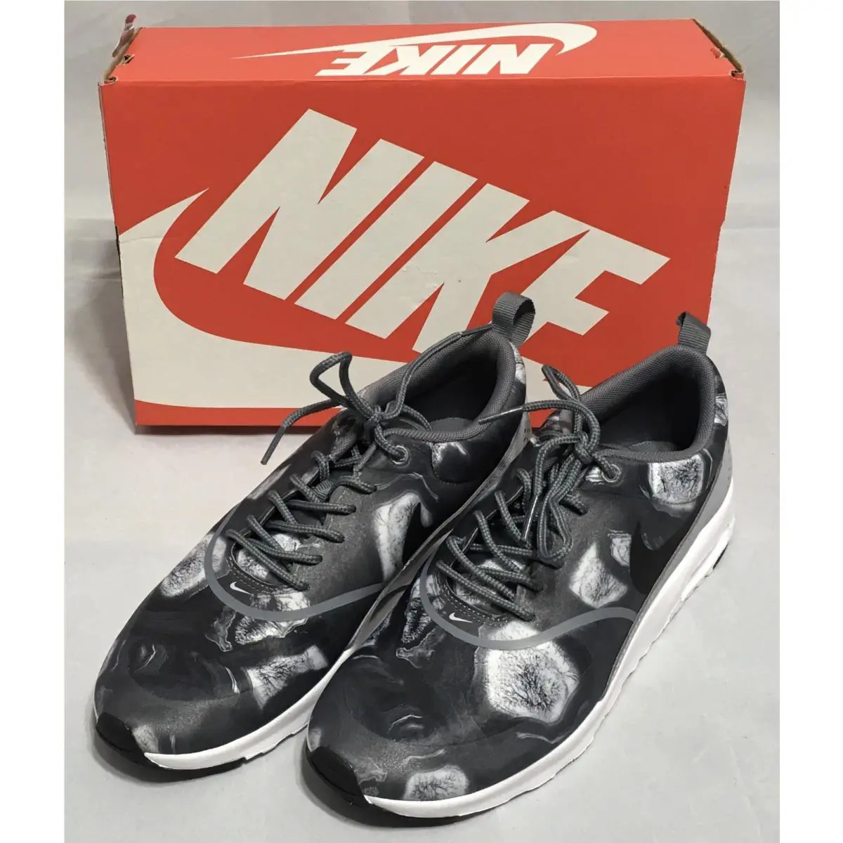 Nike shoes - Black / Wolf Gray 6