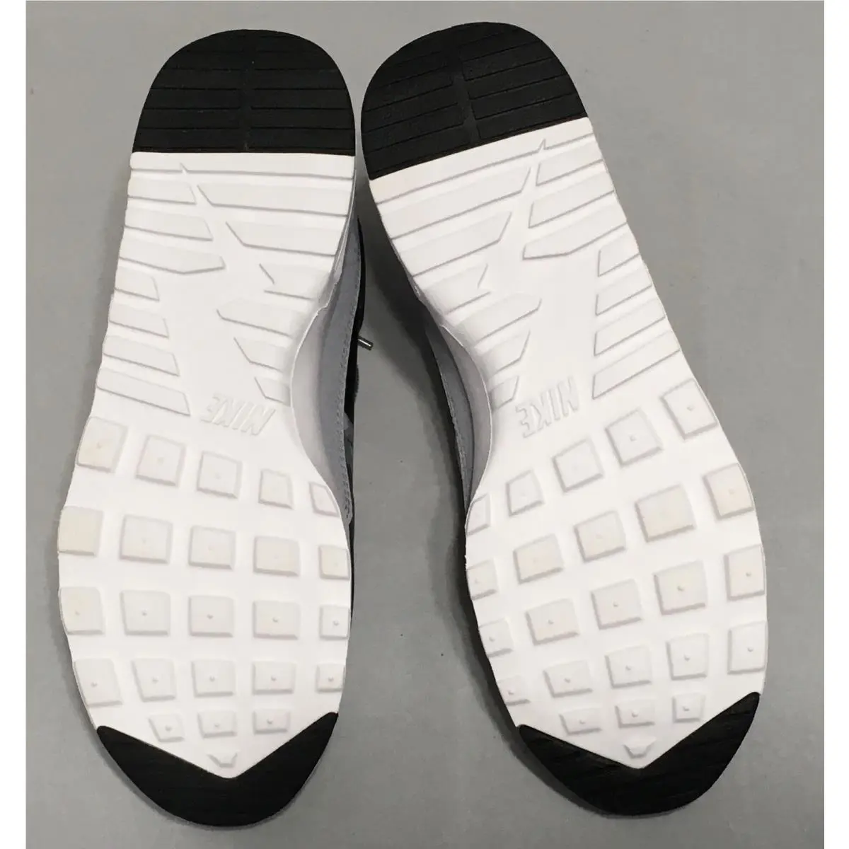 Nike shoes - Black / Wolf Gray 5
