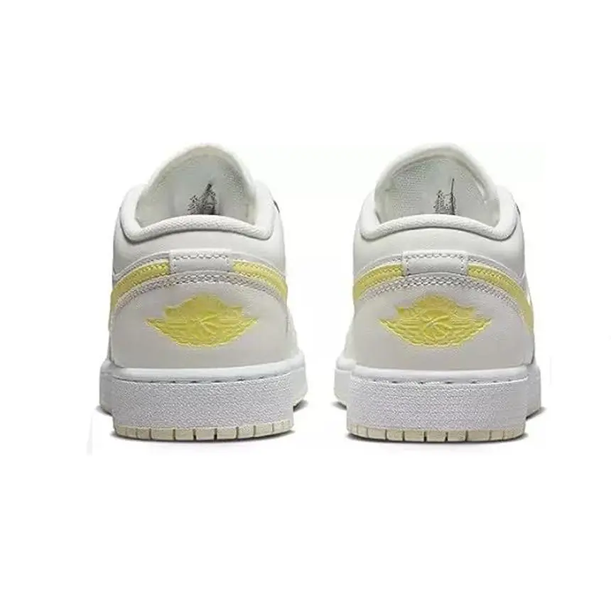Nike shoes - White 3