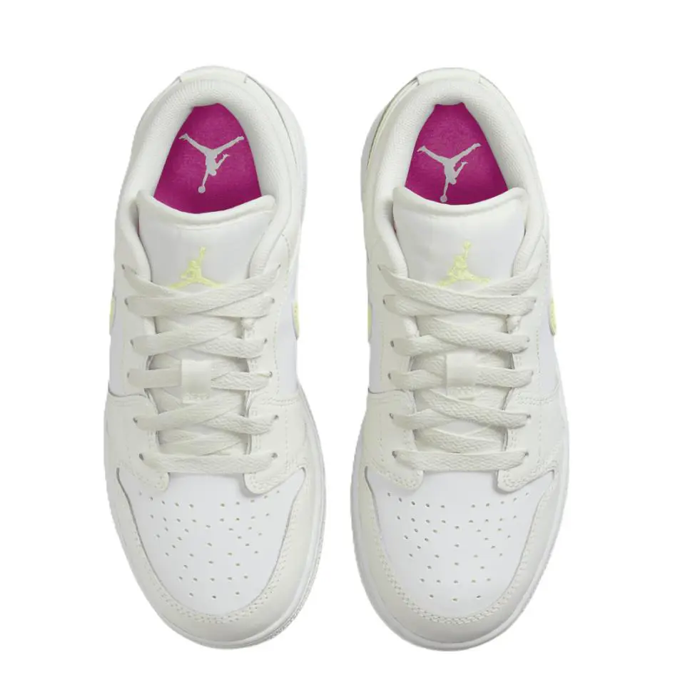 Nike shoes - White 4