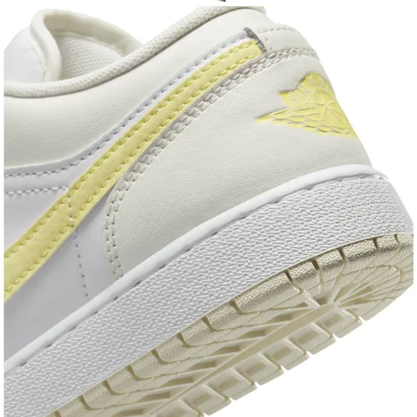 Nike shoes - White 2
