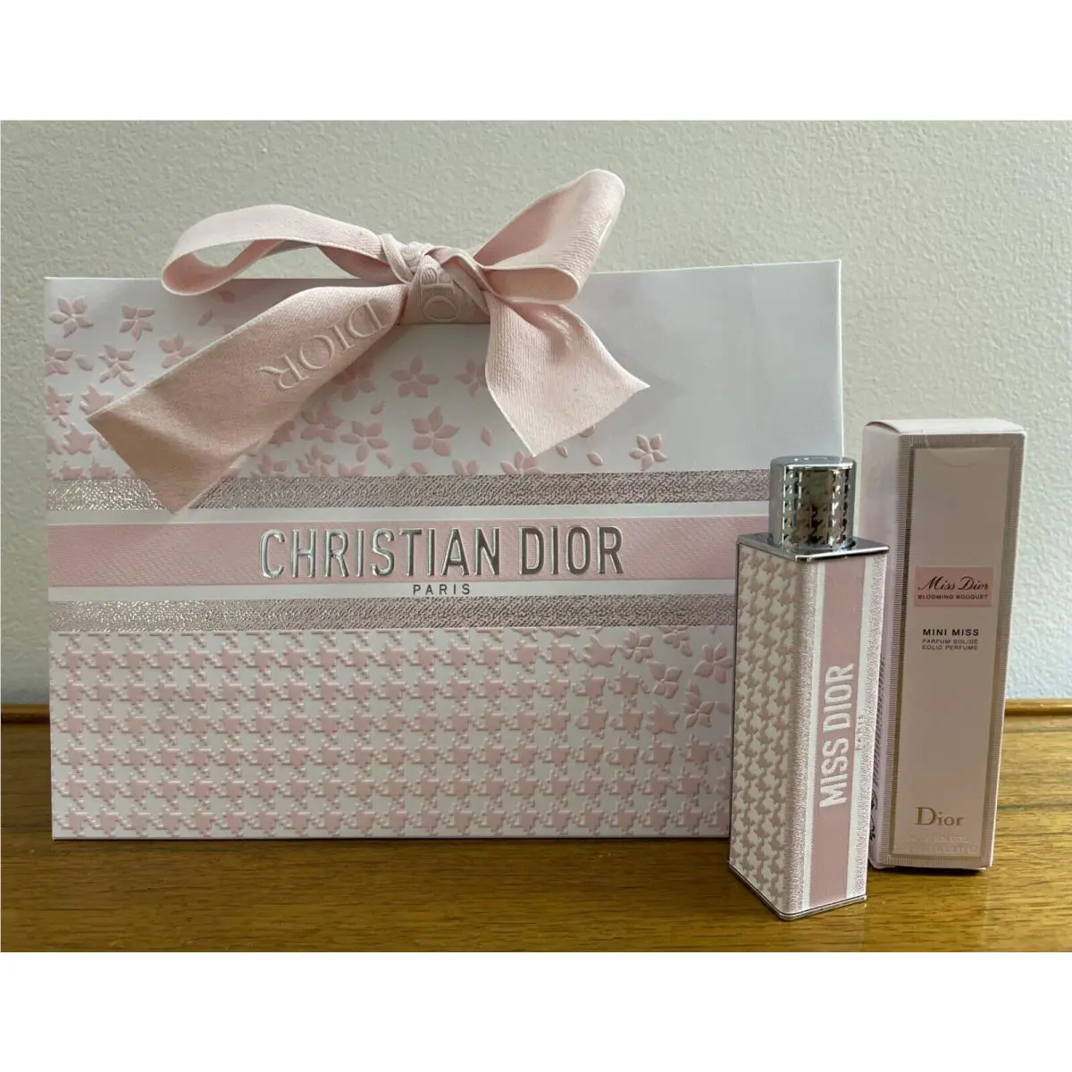 Miss Dior Mini Miss Blooming Bouquet Solid Perfume Stick 3.2g + Gift Bag