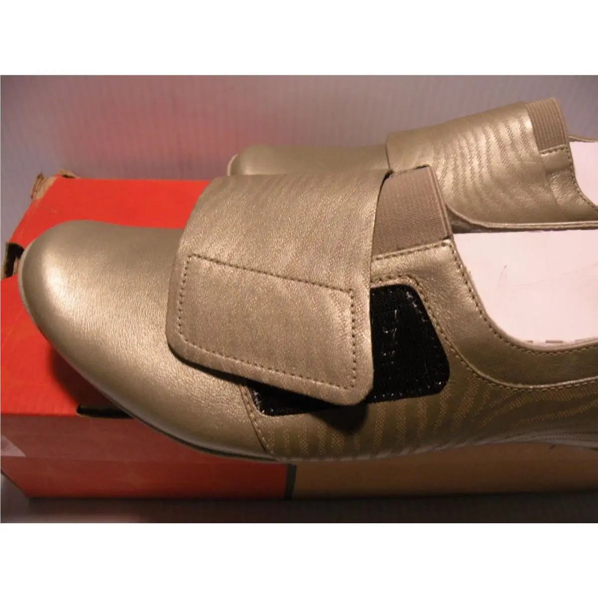 Nike shoes - GOLD - VELCRO 2