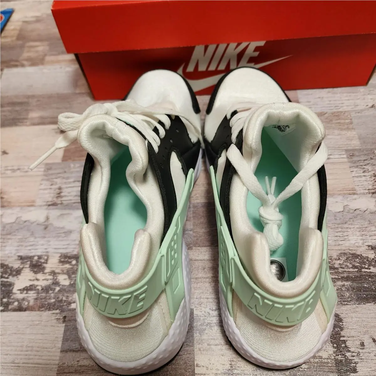 Nike shoes - Nike Huarache Run - Huarache Run - White (UPC: 195866725027) 2