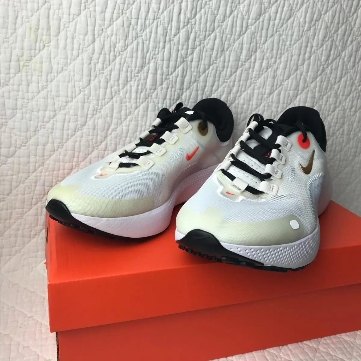 Nike shoes - Nike React Escape - React Escape - CV3817-103 - summit white/ metallic gold coin 6