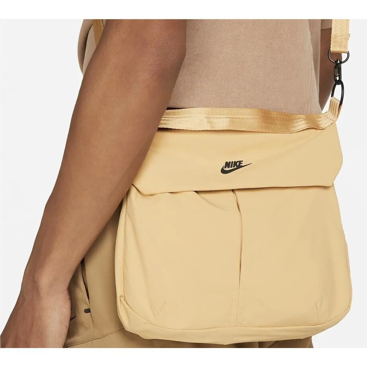 Nike clothing - Brown 1