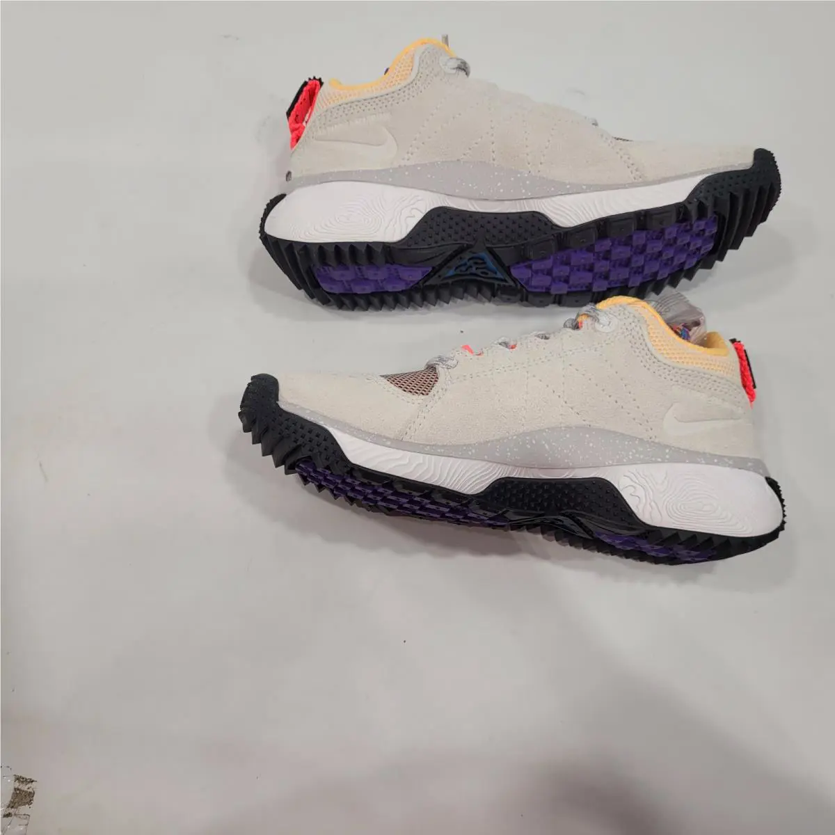 Nike shoes - Nike ACG Dog Mountain - ACG Dog Mountain - AQ0916 - White (UPC: 0191888526246) 1