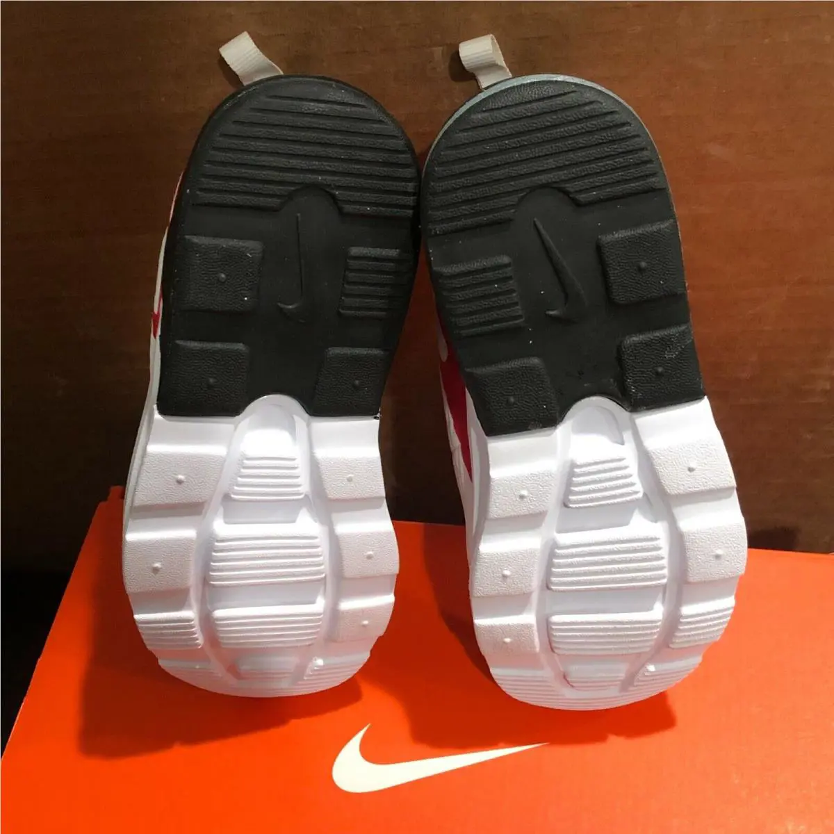 Nike shoes - Nike Air Max Motion - Air Max Motion - White/Black/Red 4