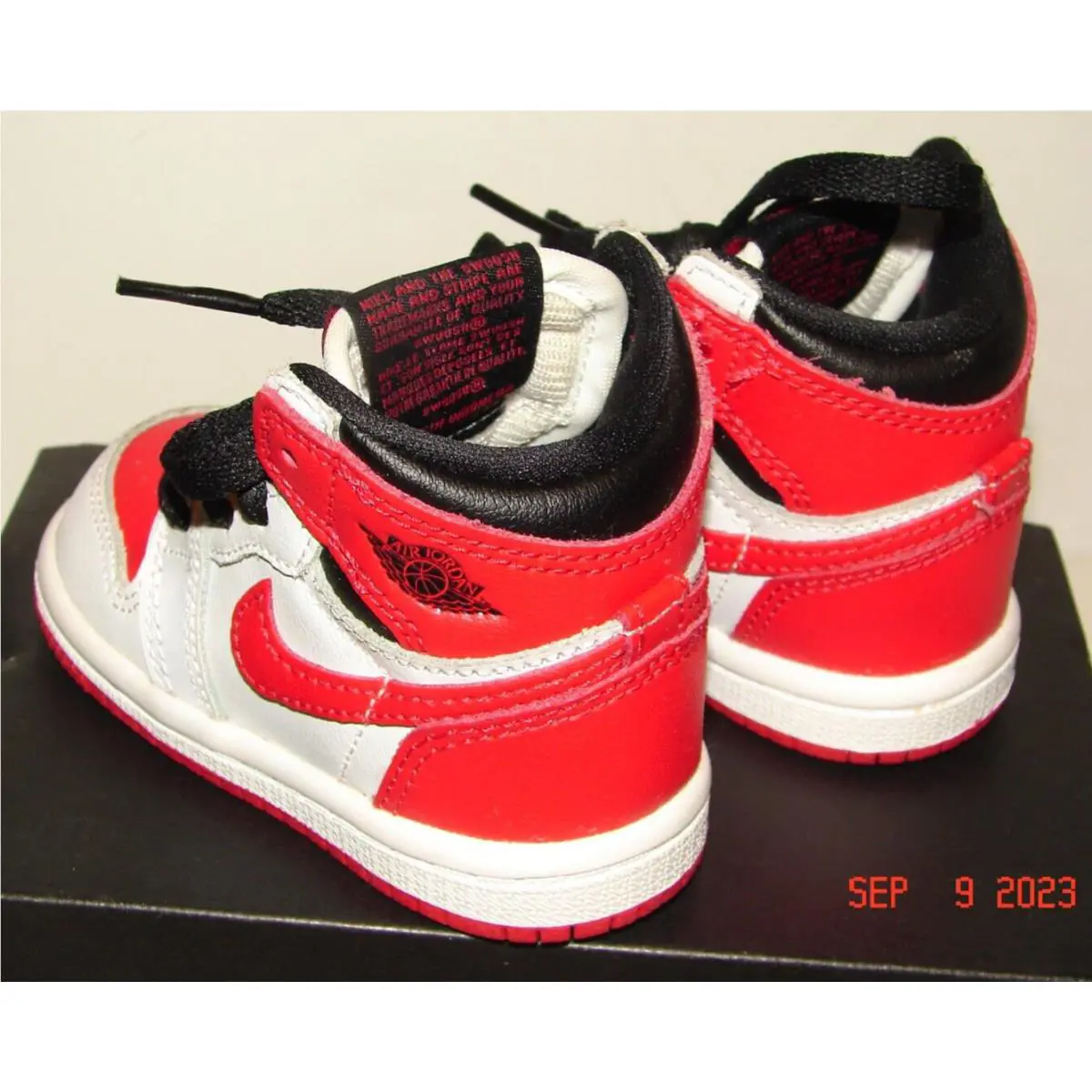 Nike shoes - Jordan 1 - Red / Black / White (UPC: 195869250540) 1