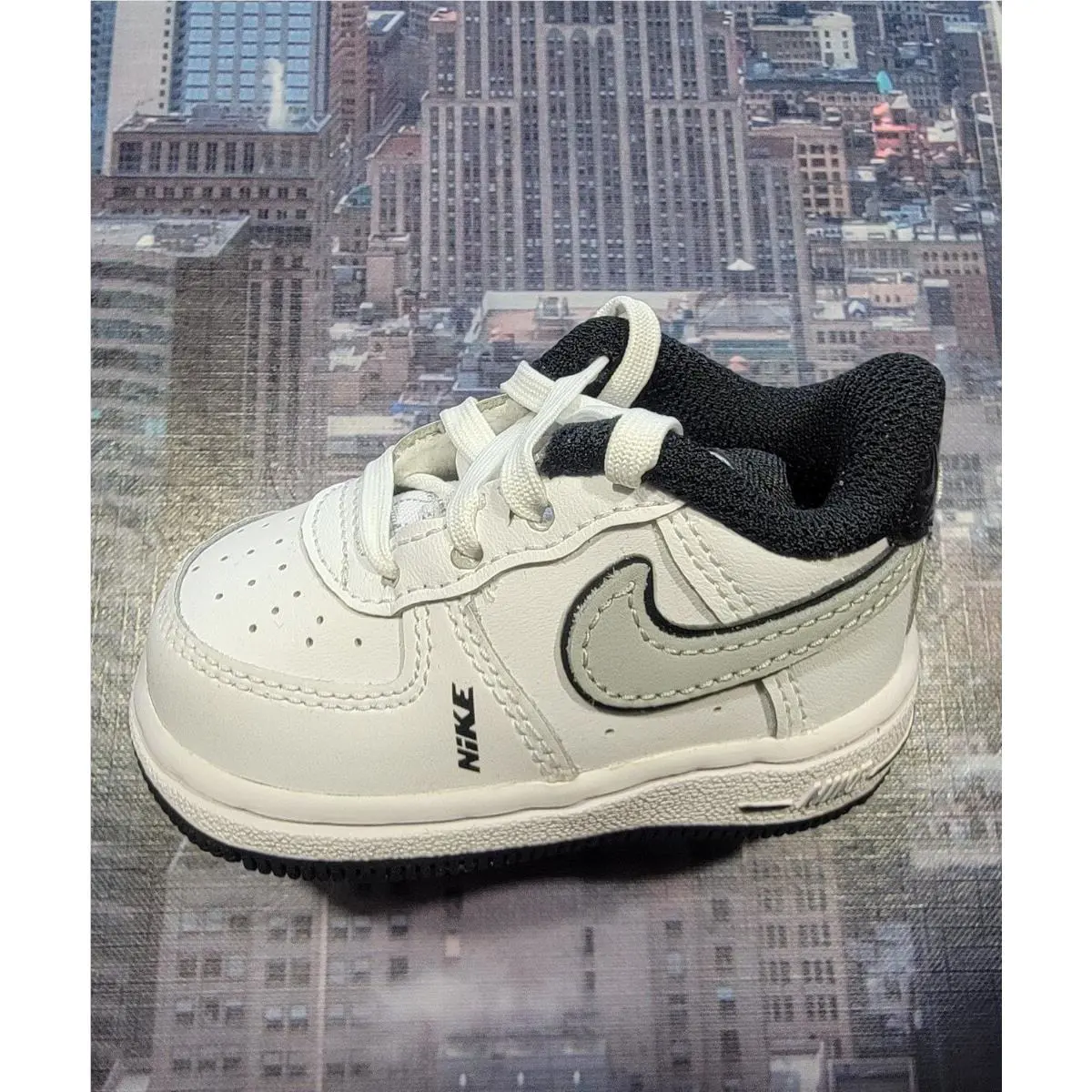 Nike shoes - Nike Air Force 1 LV8 - DO3808-101 - White 3