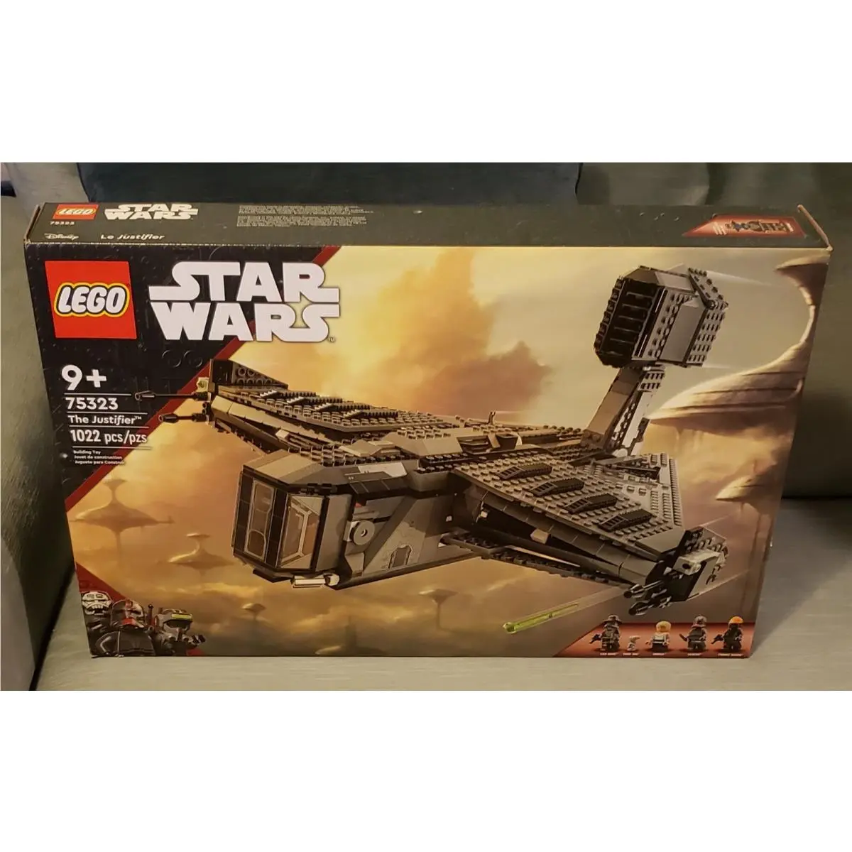 Lego 75323: Star Wars The Justifier and Retired