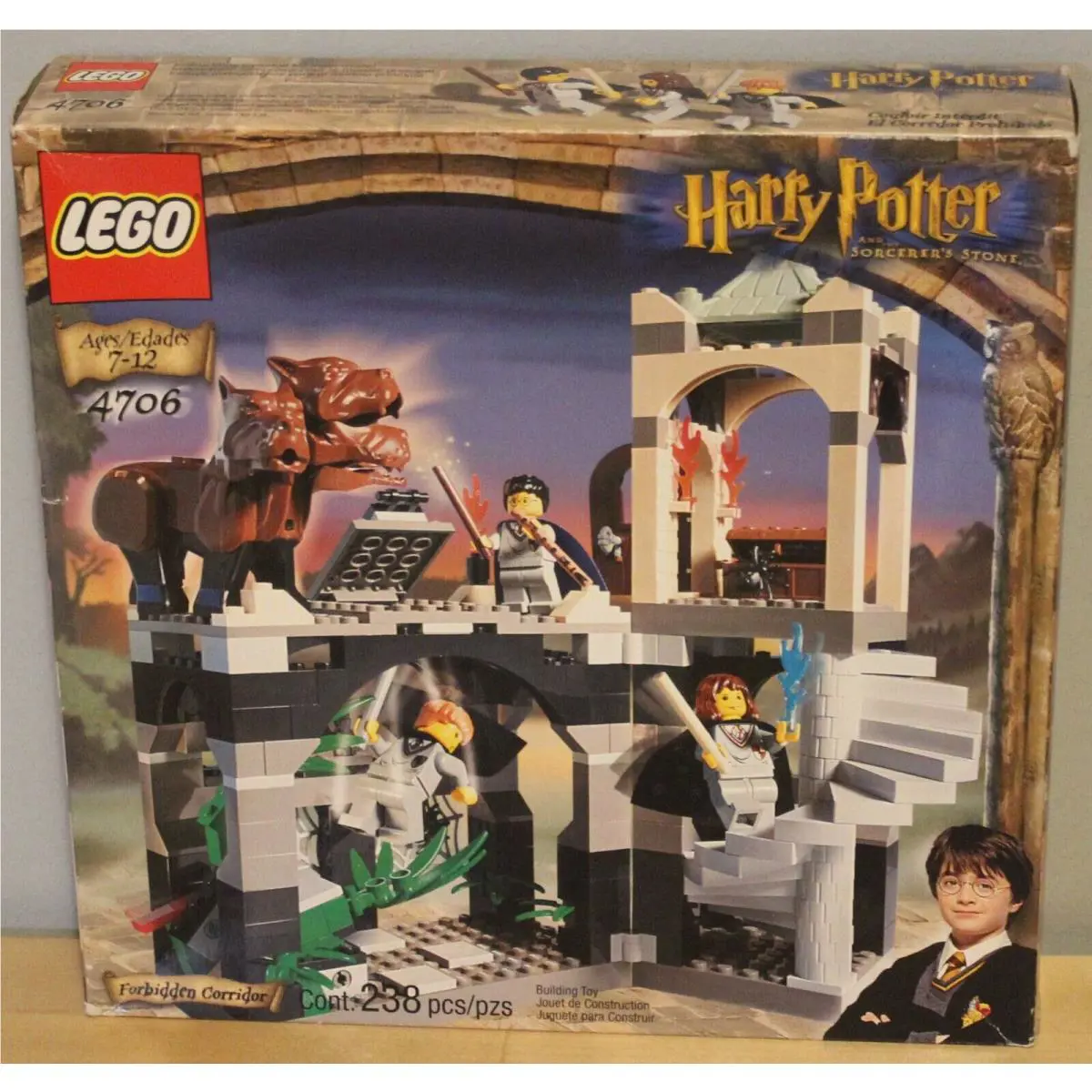 Damaged/new/sealed Lego 4706 Harry Potter Forbidden Corridor 2001