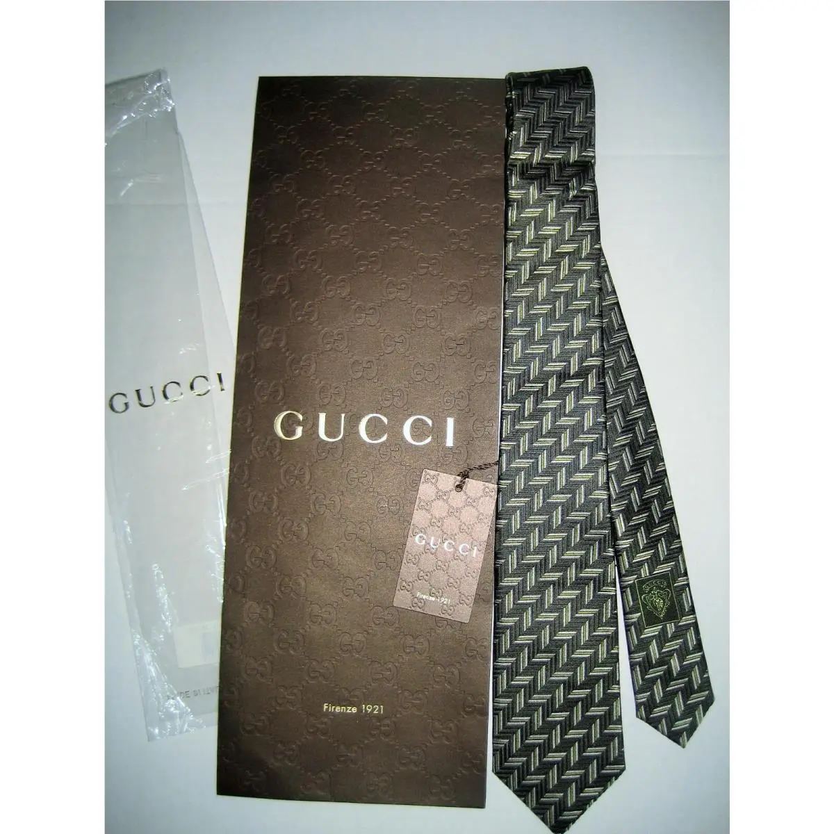 Gucci Stripped Pattern Brown Green Silk Modern Neck Tie 2.9 W Tag Gift Bag