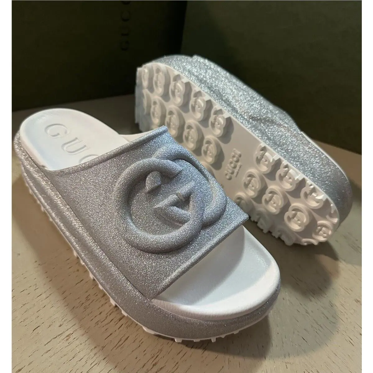Gucci Women’s Sandal Shoes Silver 5 US 35 Eu 725541