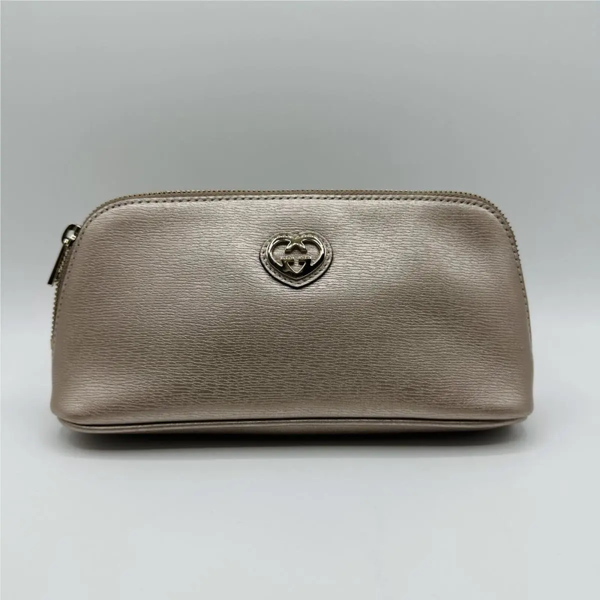 Gucci Women`s Light Pink Leather Cosmetic Bag W/interlocking G Heart 338190 5711
