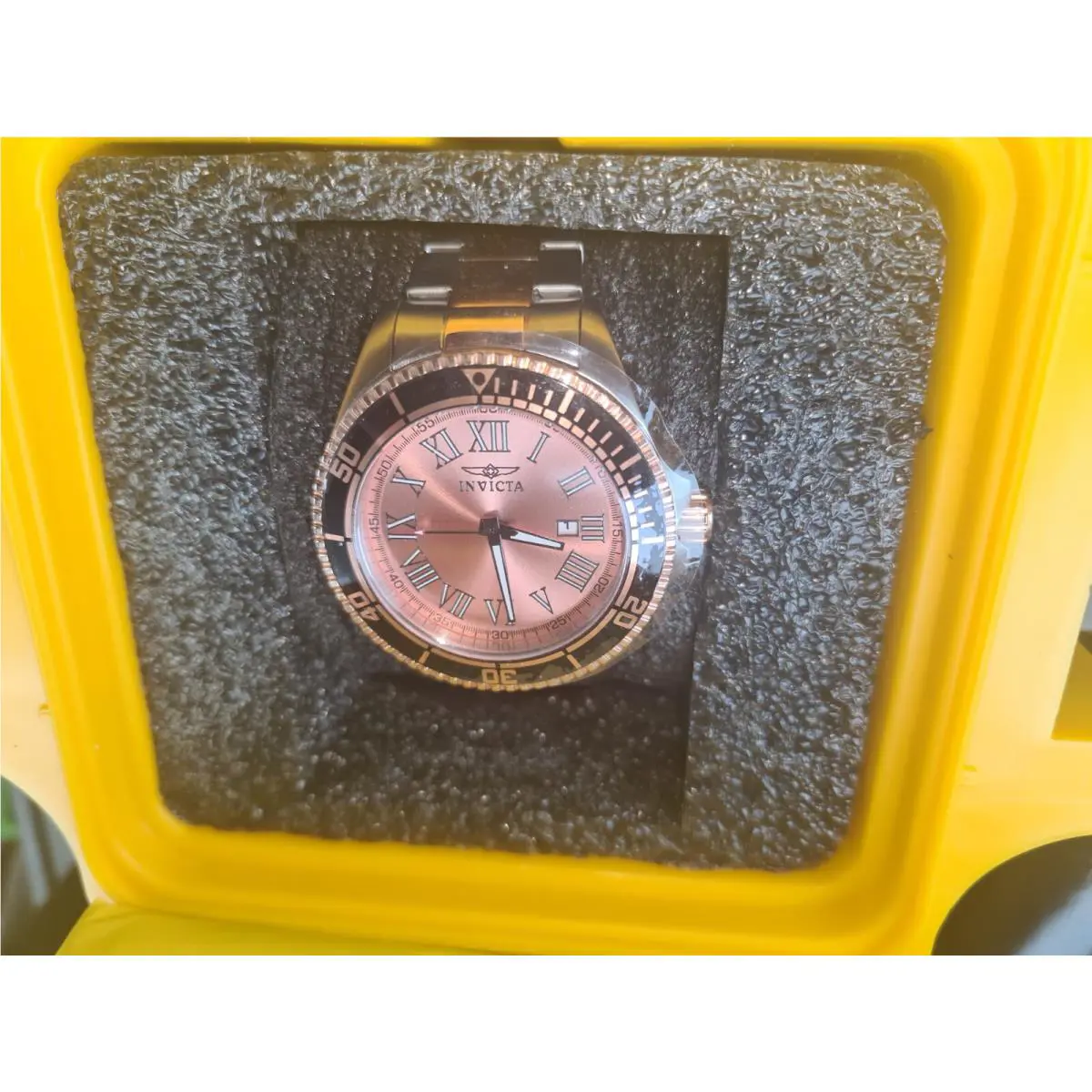 Invicta Pro Diver Scuba 15001 Men`s Round Roman Numeral Date Analog Watch