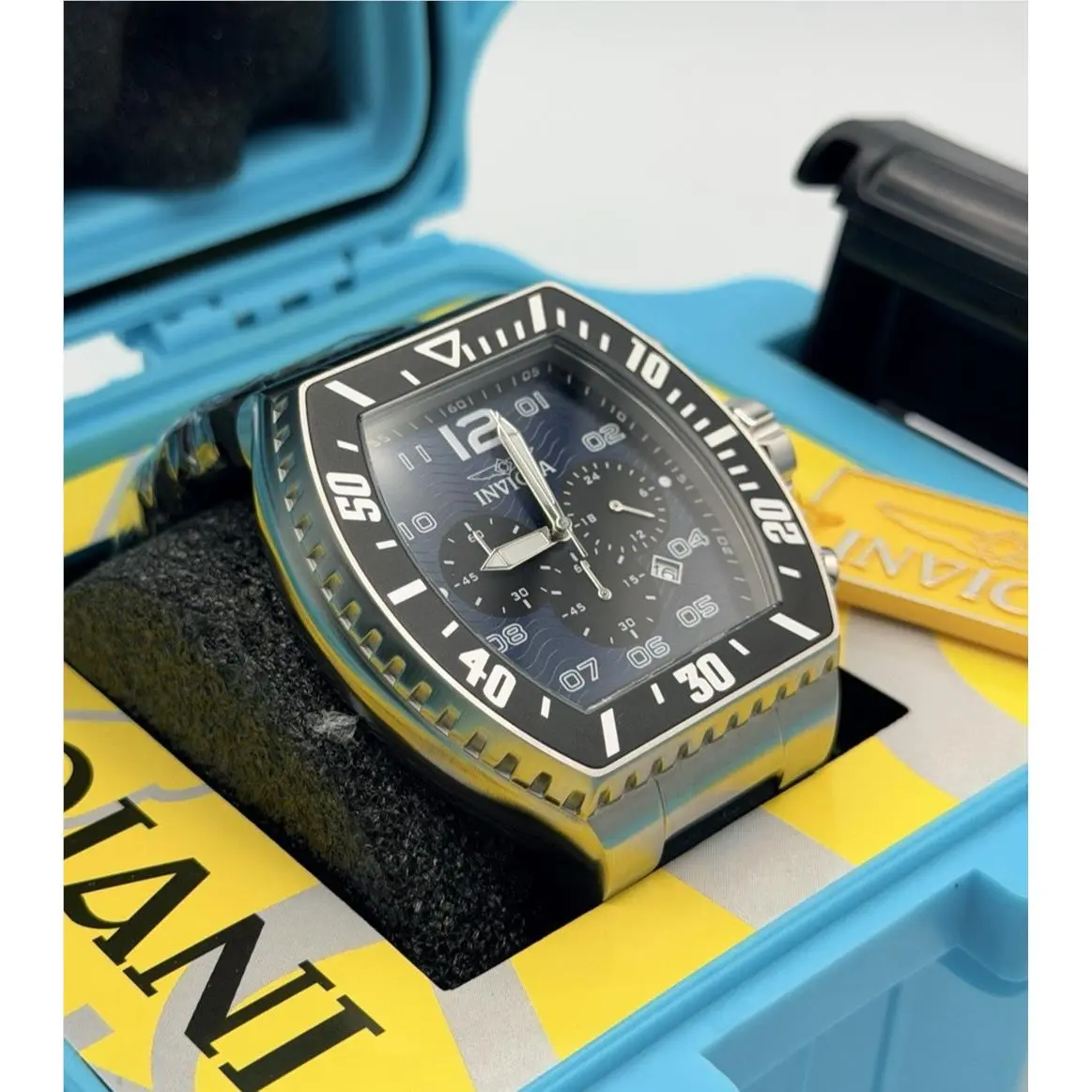 Pro Diver Zager Exclusive Chronograph Quartz Men`s Watch 47281 by Invicta