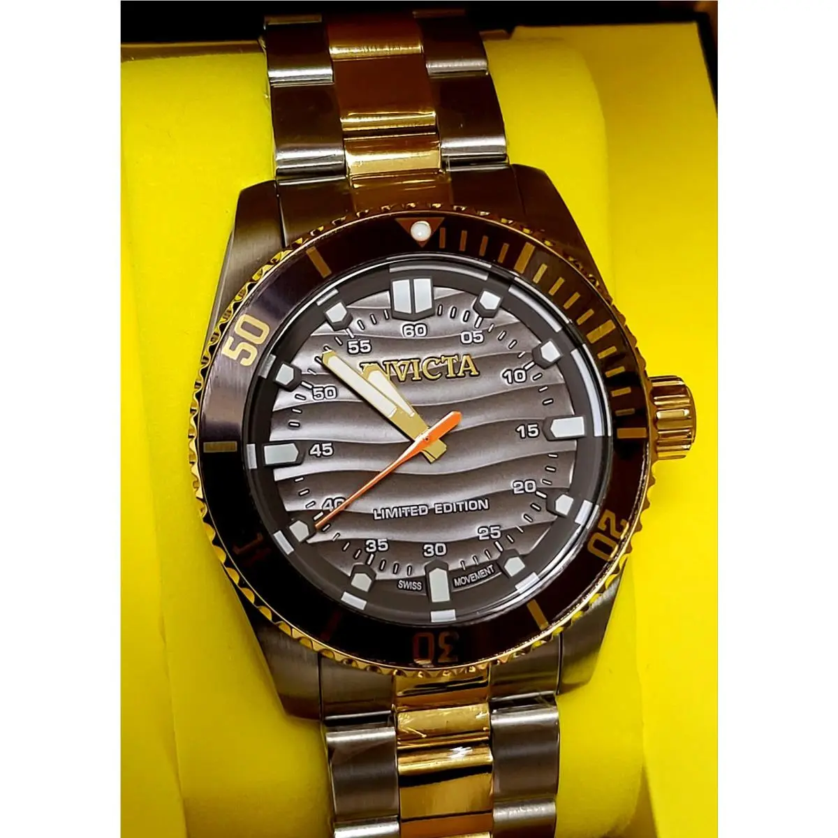 Pro Diver 42mm Gray Wave Dial Limited Edition 94/400 by Invicta