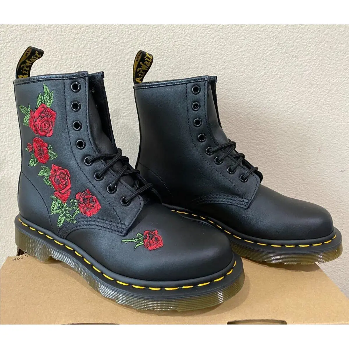 Dr. Martens shoes - Black/Red Roses 5